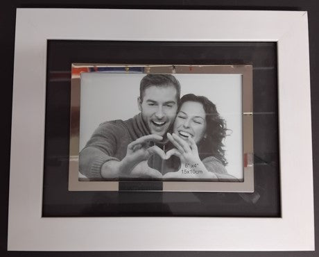 Floating Black/White Photo Frame 4 x 6